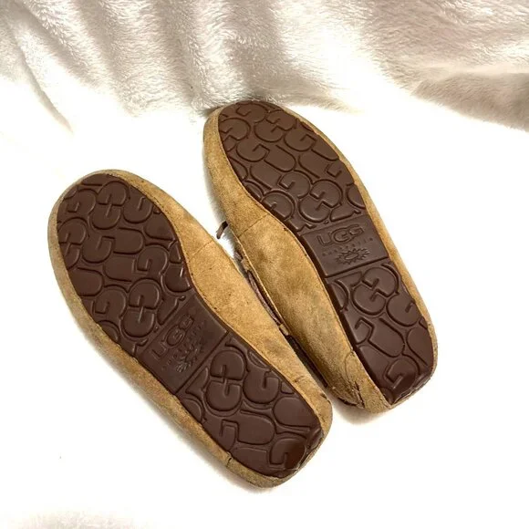 UGG Australia Womens Dakota Tan Suede Sheepskin Moccasin Slip-On Size 7 US - Picture 4 of 6